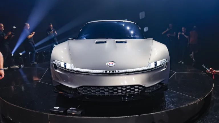 Superbilen Fisker Ronin – Sägs vara mer än redo 2026 med sina 1000 elektriska hästkrafter!
