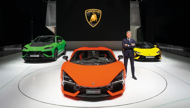 Lamborghini Revuelto: En skinande hyllning till 60 år av innovation och prestation!