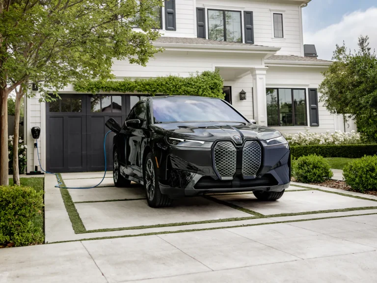 BMW iX 2024 – Framtiden för Elsuvar!