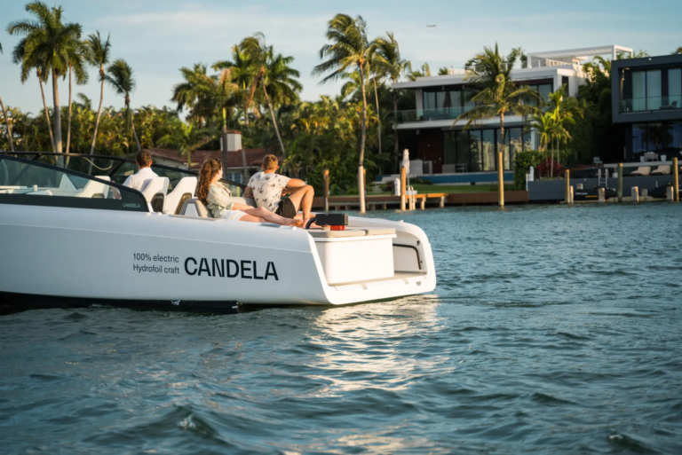 Elektriska Candela C-8 – En Revolutionerande Elbåt med Polestar-teknologi!