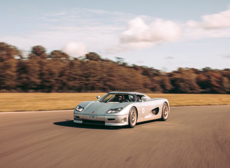 En Legendarisk Uppkomst: Historien om Koenigsegg CC8S!