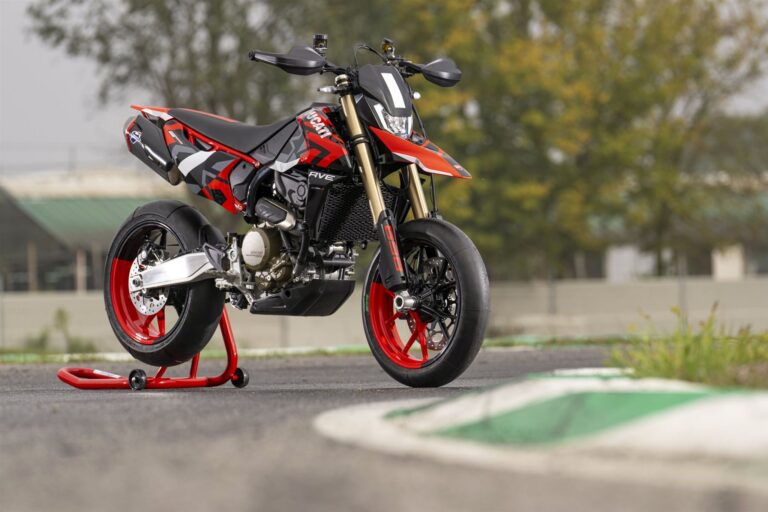 Ducati Hypermotard 698 Mono RVE 2024: En Motorcykel med Attityd & Prestanda!