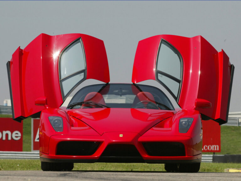 Vintagefeber med Peder – Enzo Ferrari´s Ferarri Enzo: Ett Legendariskt Mästerverk med V12:a & Formel1-Känsla!